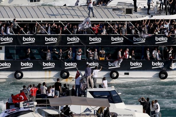 Şampiyon Beşiktaş kupasına kavuştu!