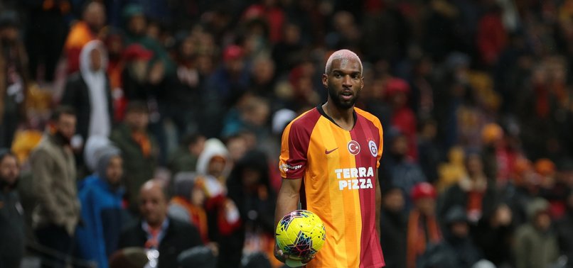 Ryan Babel, ünlü modelle canlı yayında spor yaptı