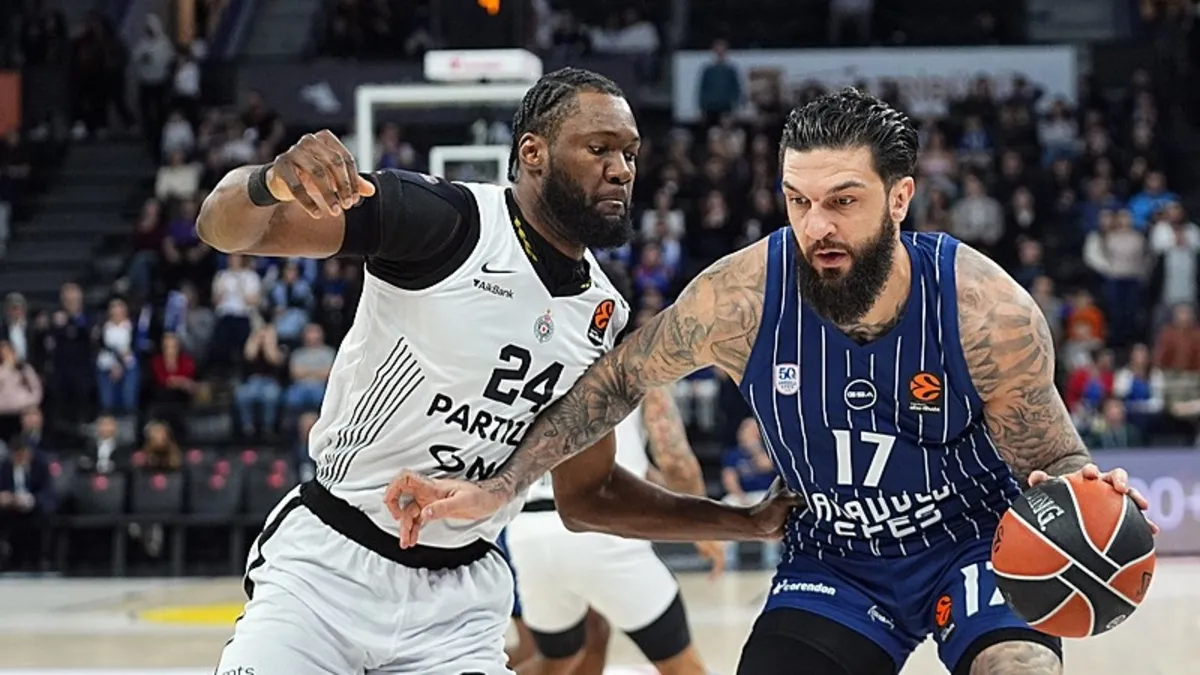 Anadolu Efes evinde Partizan engelini geçti!