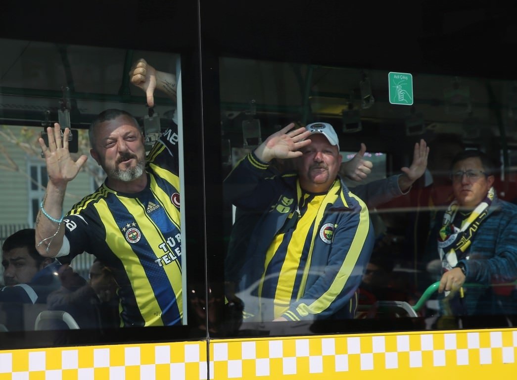 Fenerbahçe taraftarı Türk Telekom Arena’ya geldi