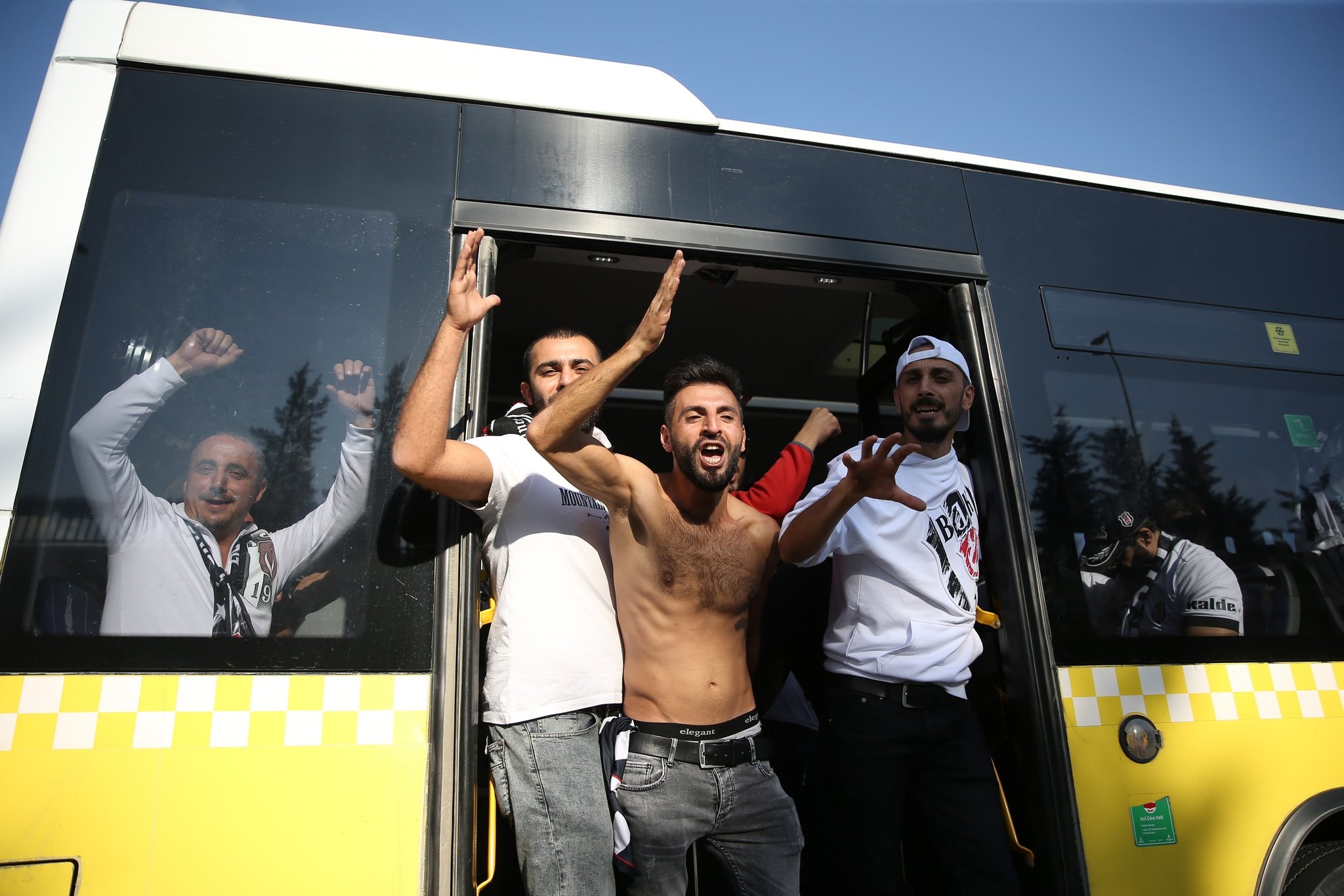 Kadıköy’de beyaz tribün!