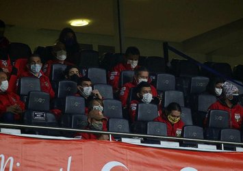 Kahramanlar A Milli Takım'ı yalnız bırakmadı!