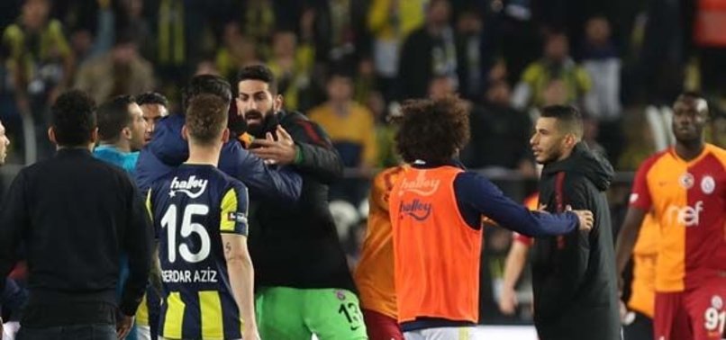 Fenerbahçe - Galatasaray derbisinde son düdük çaldı, Kadıköy karıştı!