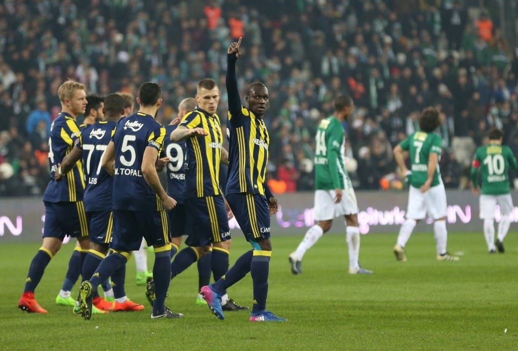 Bursaspor-Fenerbahçe karşılaşmasından kareler