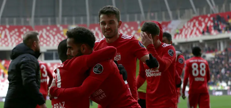 Sivasspor evinde Göztepe'yi rahat geçti