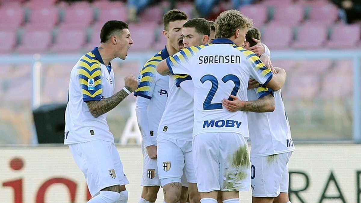 Parma, Lecce karşısında 2 golle kazandı!