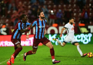 N'Doye ve Uğur'la masaya oturuluyor