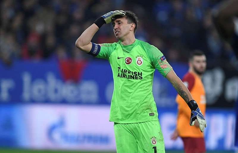 Galatasaray’da Muslera krizi! Fatih Terim gözden çıkardı...