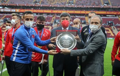 Son dakika spor haberi: Galatasaray’dan Ampute Milli Takımı’mıza plaket!