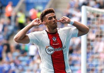 Che Adams Leicester'ı yıktı!