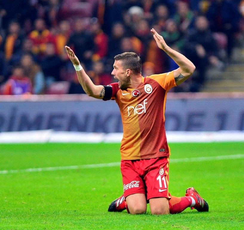 Lukas Podolski’nin transferini duyurdular