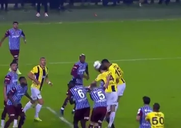 Fenerbahçe penaltı bekledi! İşte o pozisyon...