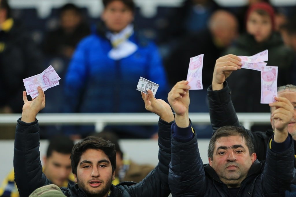 Fenerbahçe taraftarından Gökhan Gönül’e protesto!