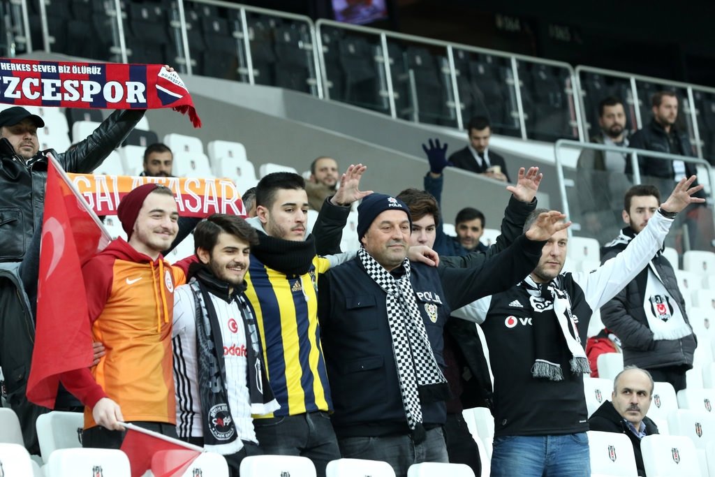 Vodafone Arena’da herkes kol kola