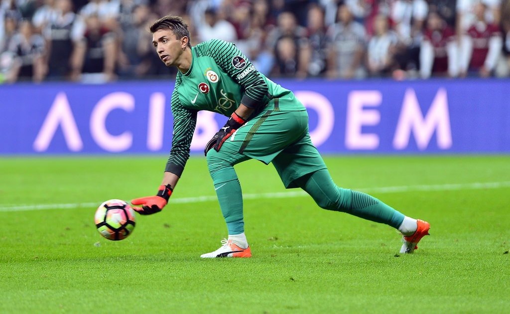 Muslera çalım attı taraftar çıldırdı