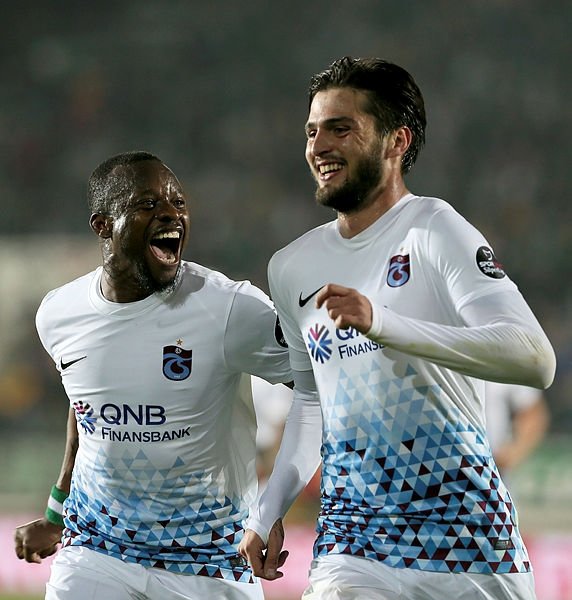 Tüm paslar Burak’a