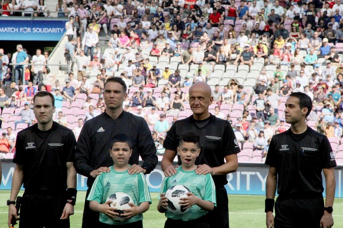 Figo, Ronaldinho’yu yendi