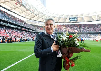Şenol Güneş çiçeklerle karşılandı
