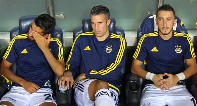 Van Persie’nin kadro dışı bırakılmasına tepkiler