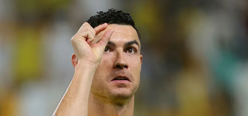 Cristiano Ronaldo Ballon d'Or'u kazanan Lionel Messi ile dalga geçti!
