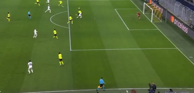 Beşiktaş Borussia Dortmund karşısında penaltı bekledi! Sergen Yalçın'dan VAR işareti - 1