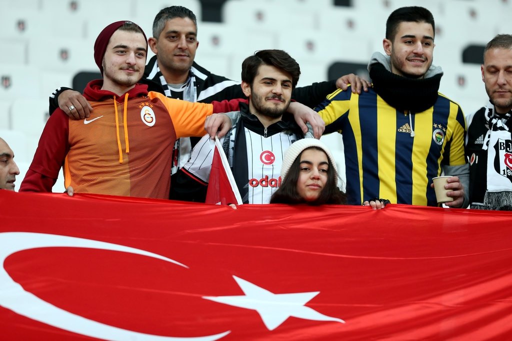 Vodafone Arena’da herkes kol kola