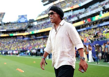 Ronaldinho futbola geri dönüyor!