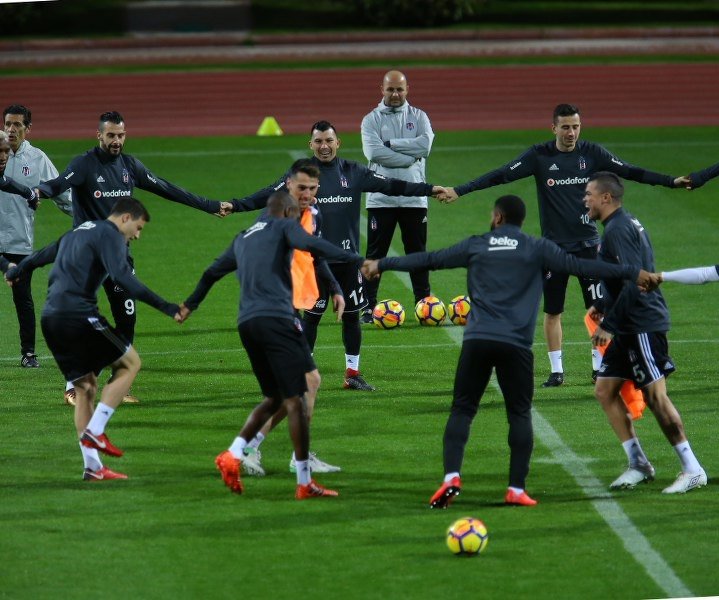 Beşiktaş Antalya’da tam kadro çalıştı