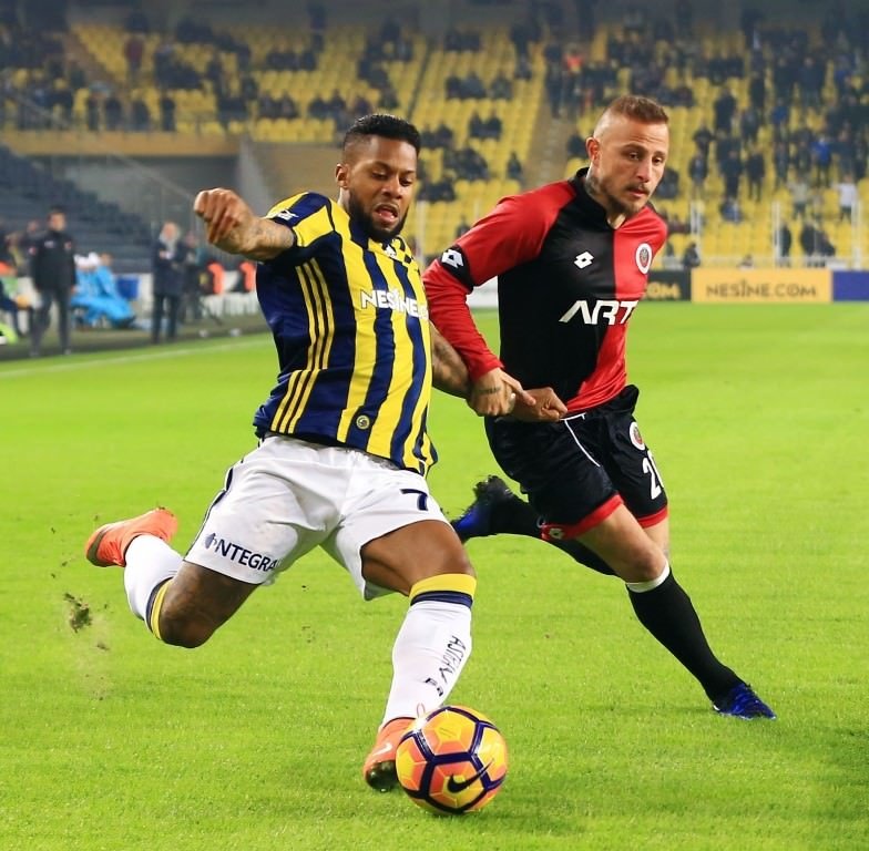 Lens Fenerbahçe için babasını devreye soktu