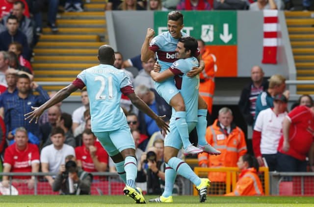 Slaven Bilic İngiltere’de tarih yazıyor