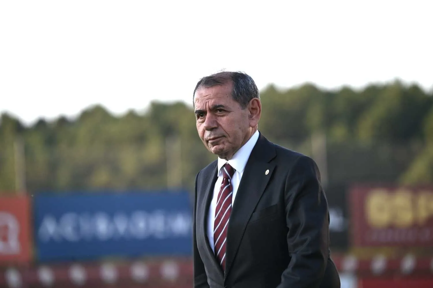 Galatasaray Başkanı Özbek'ten MHK tepkisi: Lig başlayacak ortada MHK yok