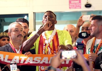 Osimhen transferi Avrupa'da manşetleri süsledi!