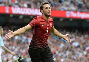 Tottenham'dan Hakan Çalhanoğlu'na 82 milyon TL