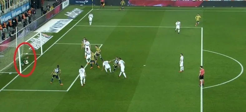 Fenerbahçe - Osmanlıspor maçında tartışmalı gol! Çizgiyi geçti mi? - 1
