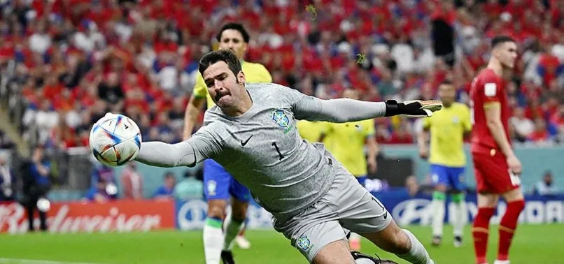 Brezilya - Sırbistan maçında Alisson Becker'in tarzı dikkat çekti
