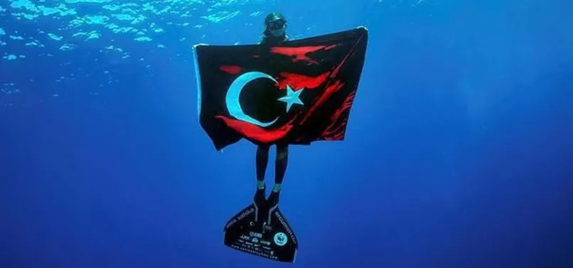 100 metrede Türk bayrağı açtı