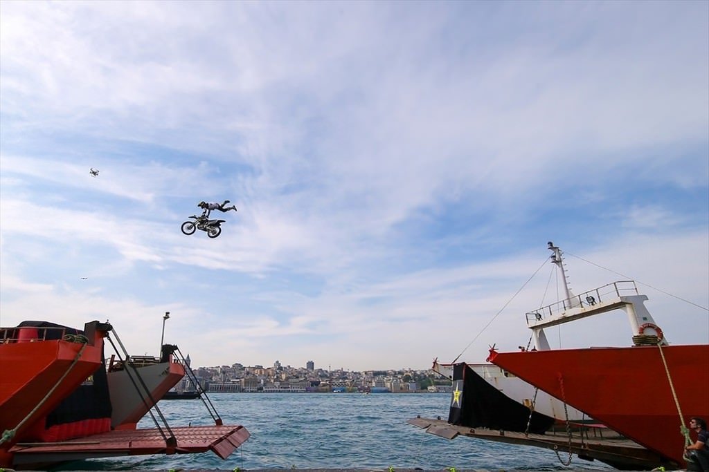İstanbul Boğazı’nda rekor atlayış