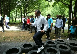 Bakan Bak, gençlerle spor yaptı