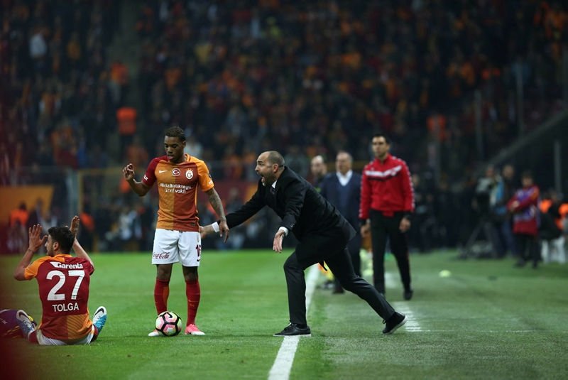 Galatasaray’da taşlar yerinden oynadı