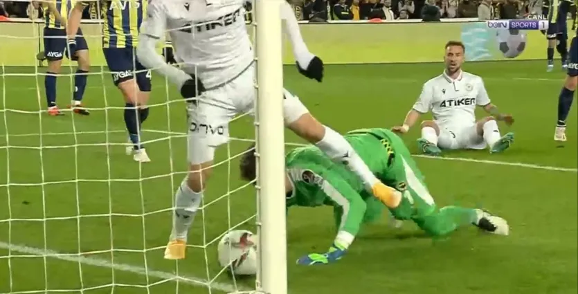 Fenerbahçe'den Konyaspor maçında yoğun itiraz! Altay Bayındır... - 3