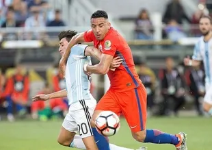 Beşiktaş'a Şili'li sağ bek