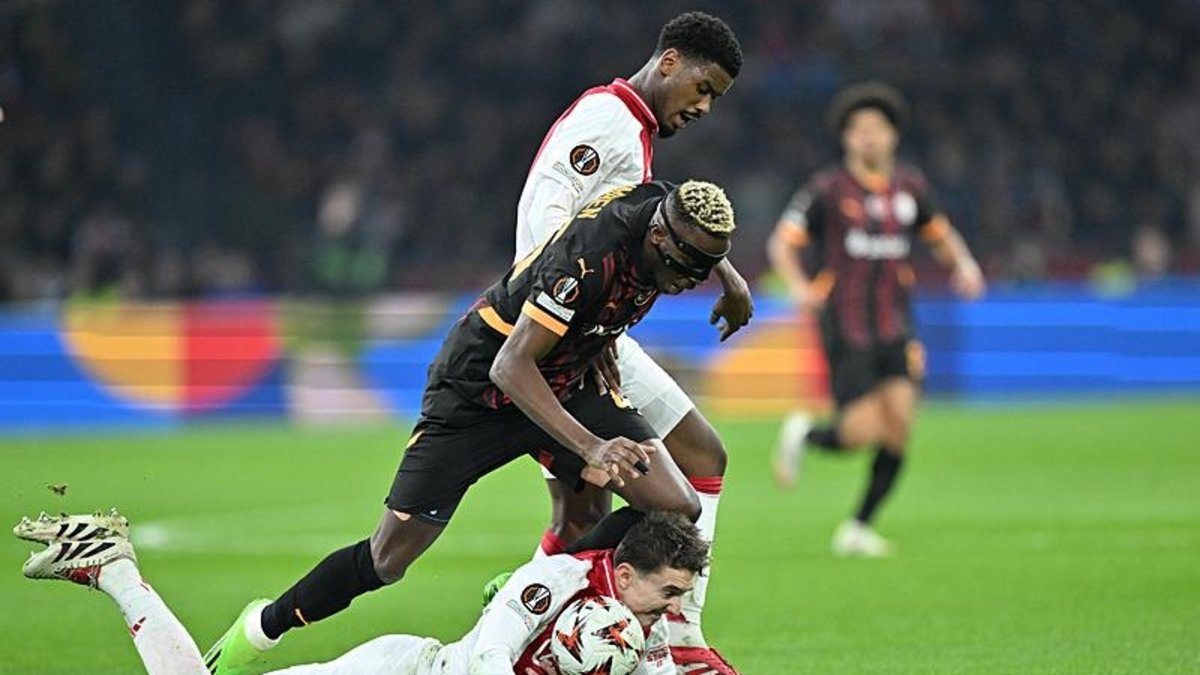 Ajax 2-1 Galatasaray (MAÇ SONUCU - ÖZET) Aslan Hollanda'da yara aldı! Ajax 2-1 Galatasaray (MAÇ SONUCU - ÖZET) Aslan Hollanda'da yara aldı!