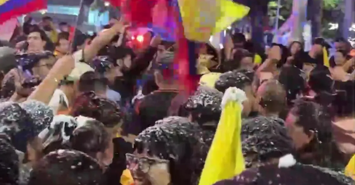 Mexico City'de Kolombiya coşkusu!