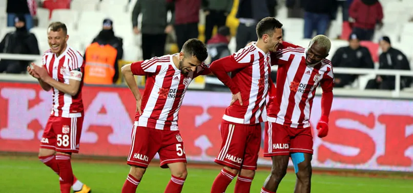 Sivas'tan Akhisar'a darbe