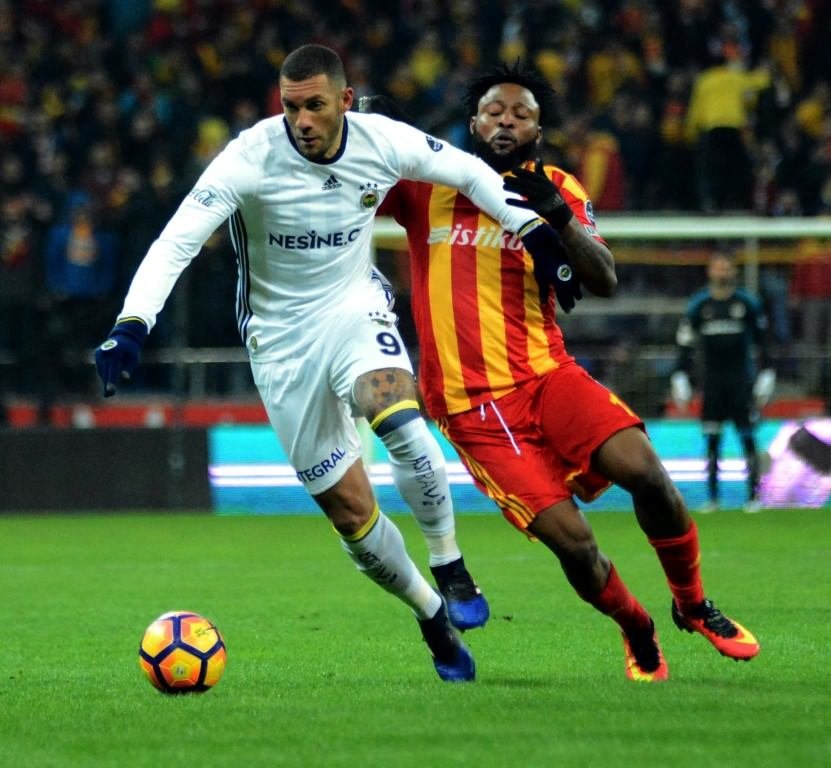 Kayserispor-Fenerbahçe karşılaşmasından kareler