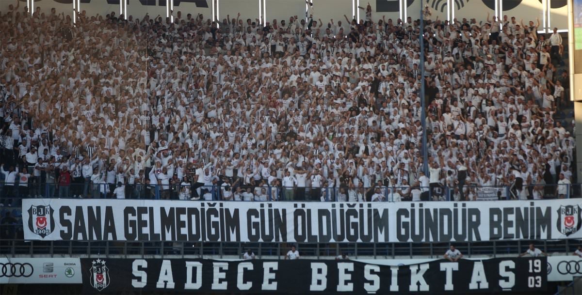 Kadıköy’de beyaz tribün!