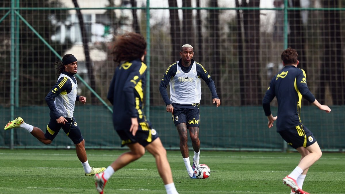 Fenerbahçe, Beşiktaş maçının hazırlıklarını sürdürüyor! İşte idman ayrıntıları