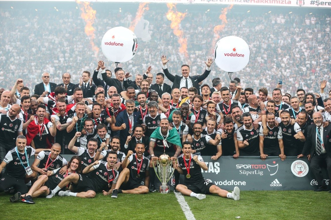 Beşiktaş, şampiyonluk kupasını aldı