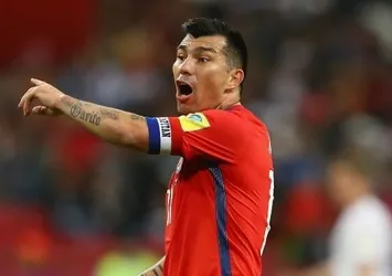 Gary Medel Galatasaray'ın kapısından döndü