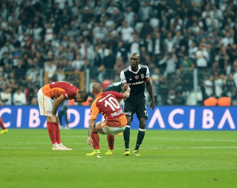 Sneijder ve Quaresma kavga eder!